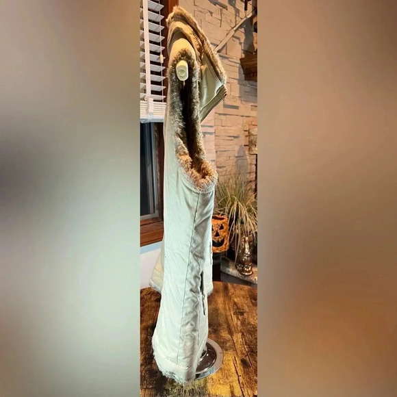 Old Navy | ladies reversible, faux fur/utility style vest. Size: M - Picture 7 of 16